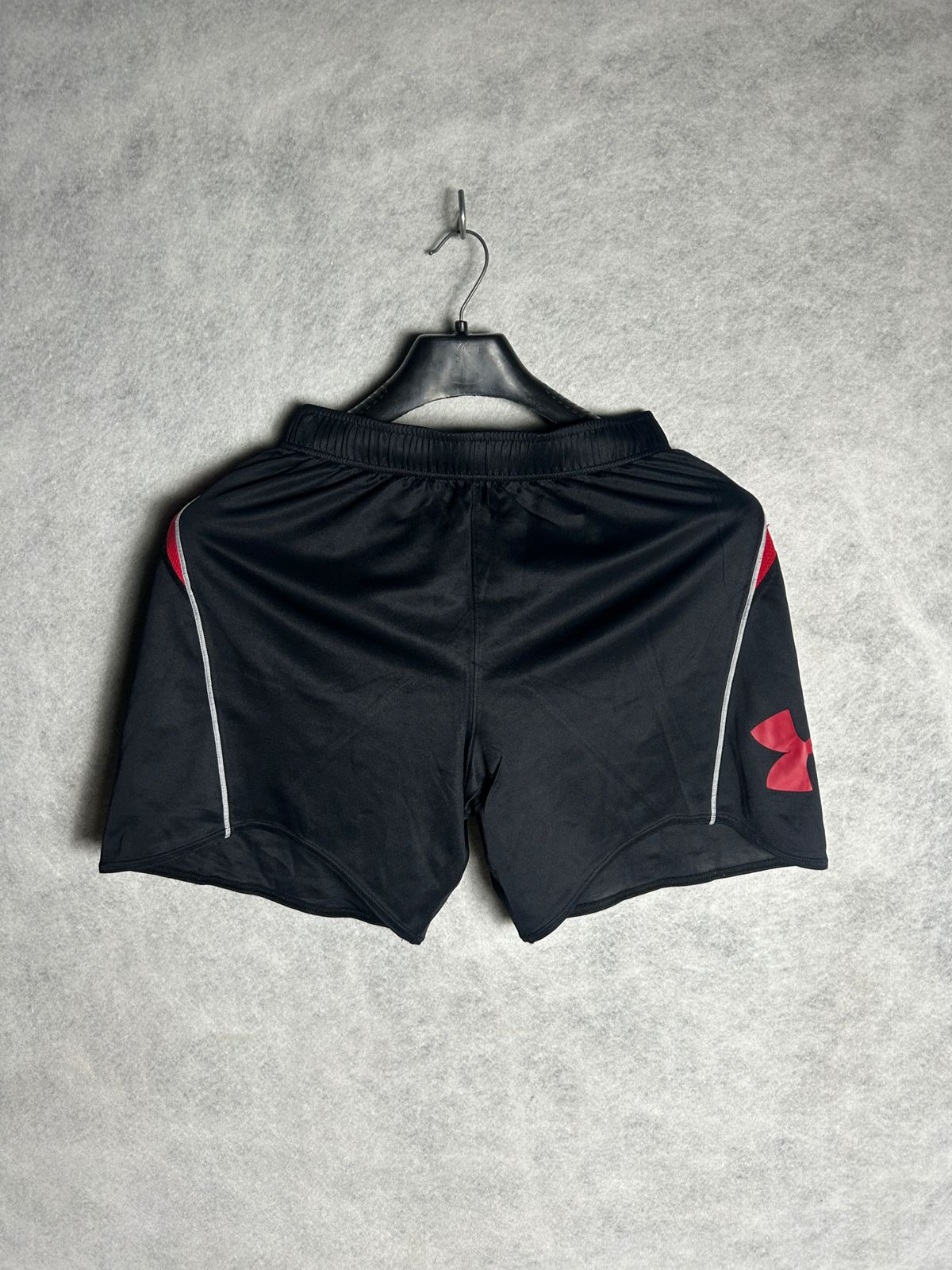 Under Armour Black Red Logo Short - Large