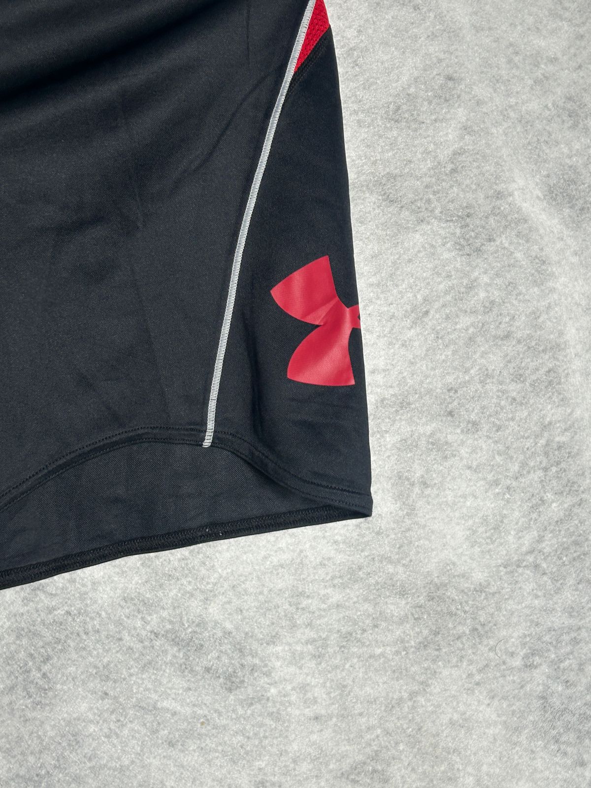 Under Armour Black Red Logo Short - Large