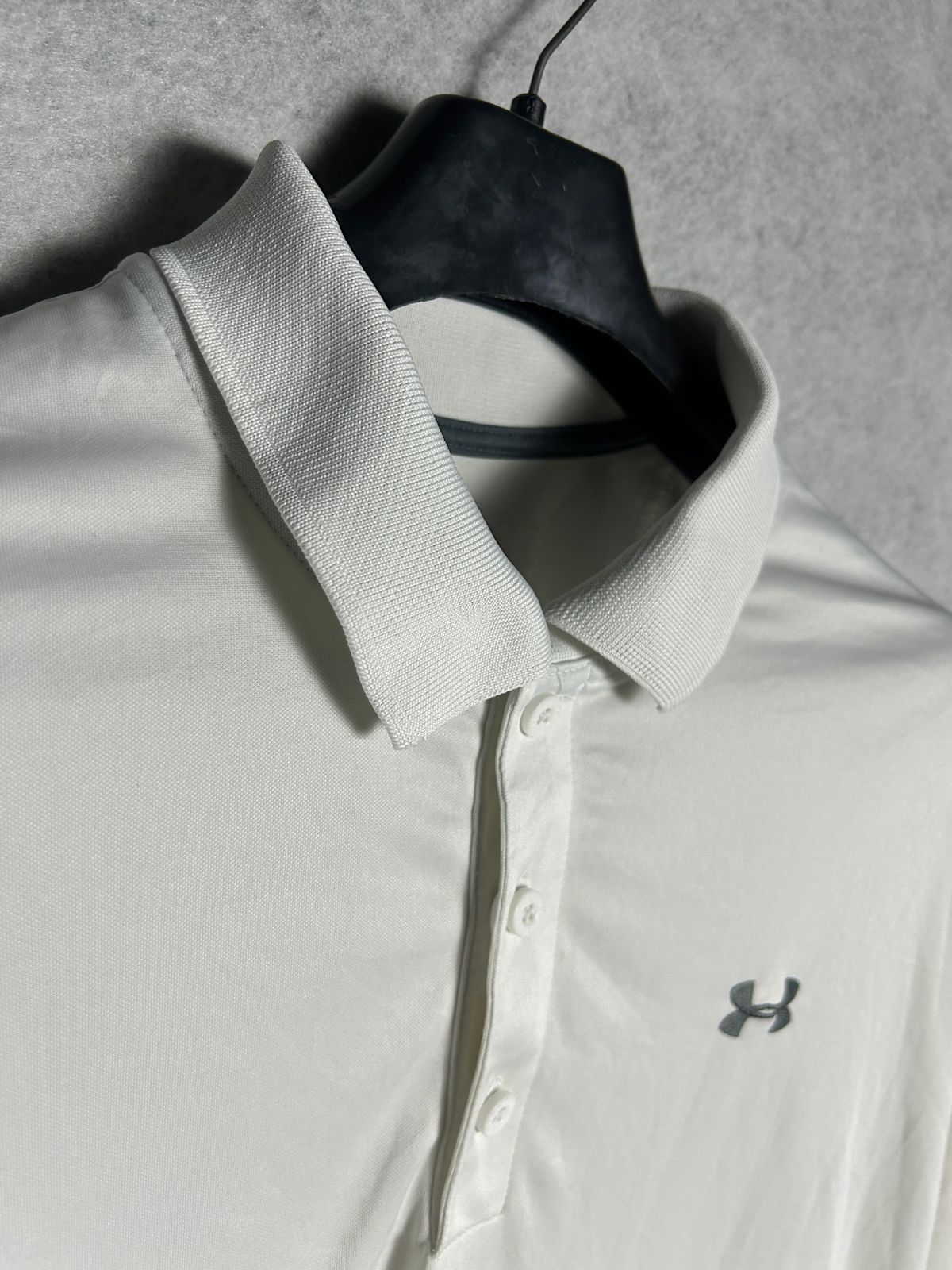 Under Armour White Loose Heatgear Polo- XXL