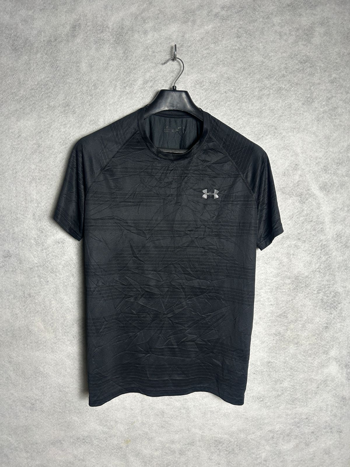 Under Armour Loose Heat Gear Black Round Tee- Medium