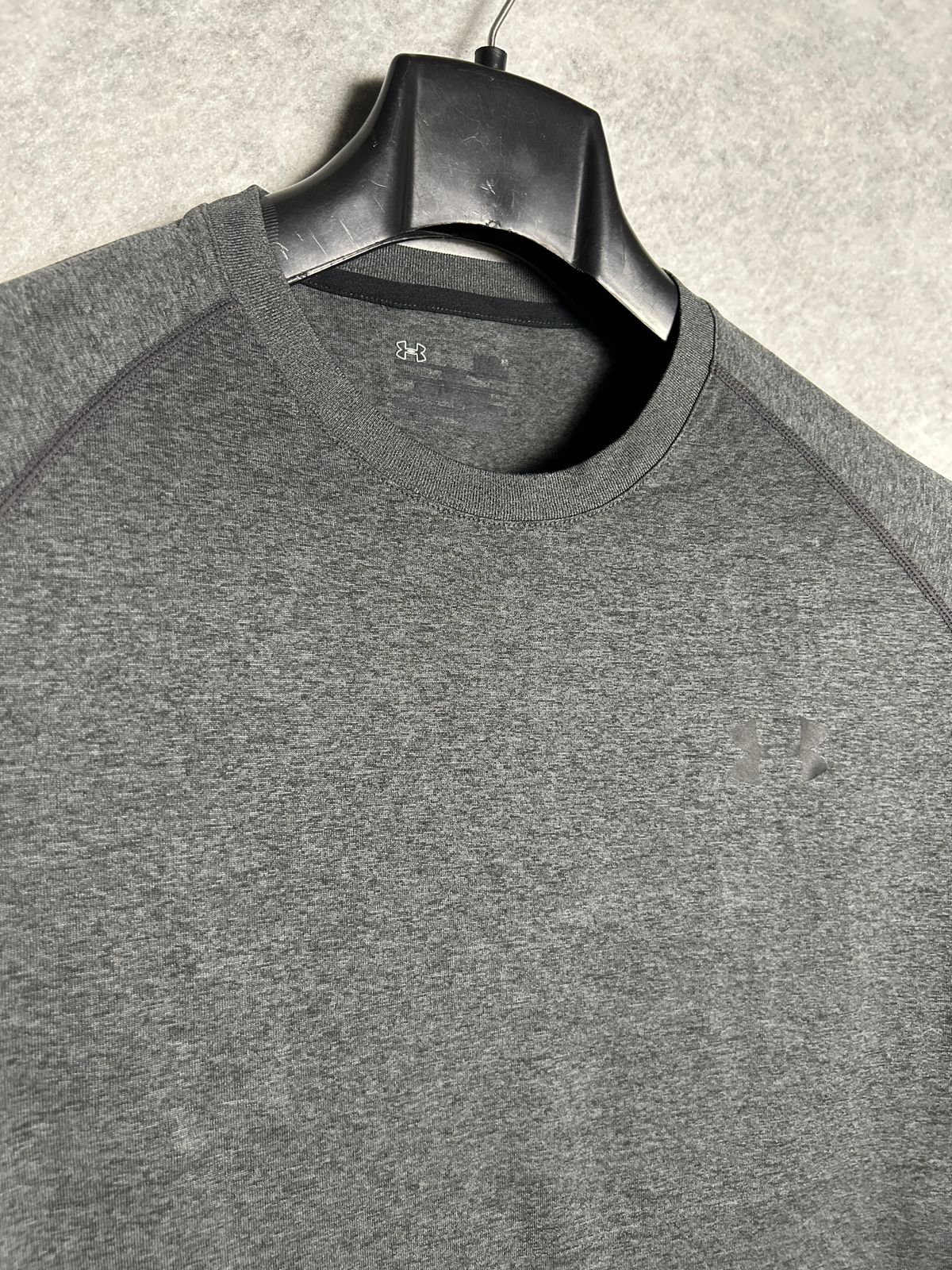 Under Armour Loose Black Round Neck - XL