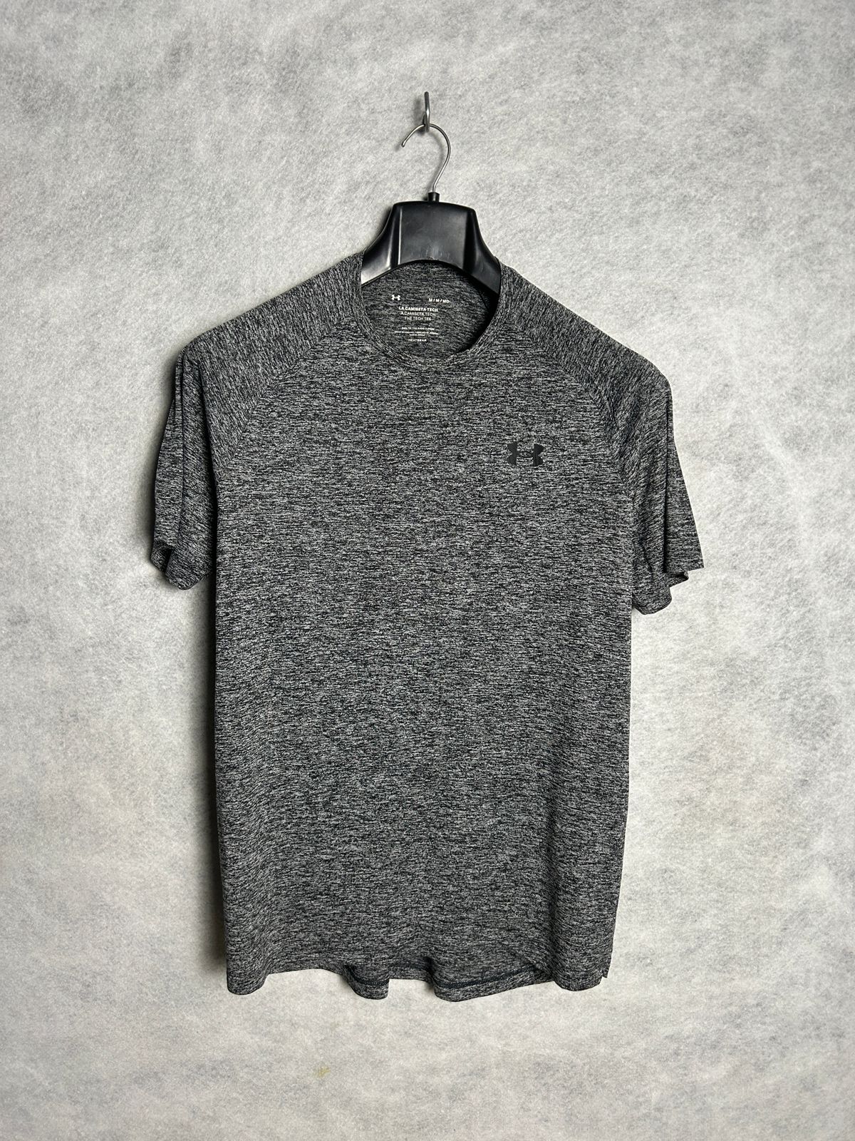 Under Armour La Camiseta Tech Loose Gray Round Neck - Medium