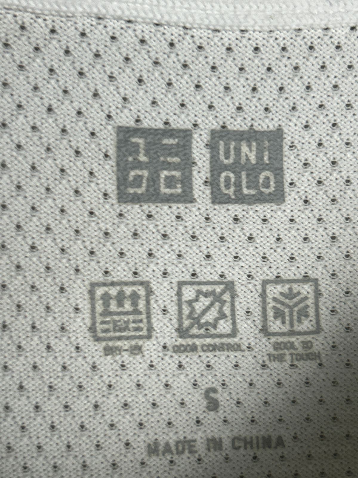 Uniqlo Fit Round Neck - Small