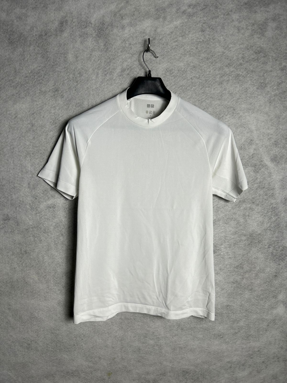 Uniqlo Fit Round Neck - Small