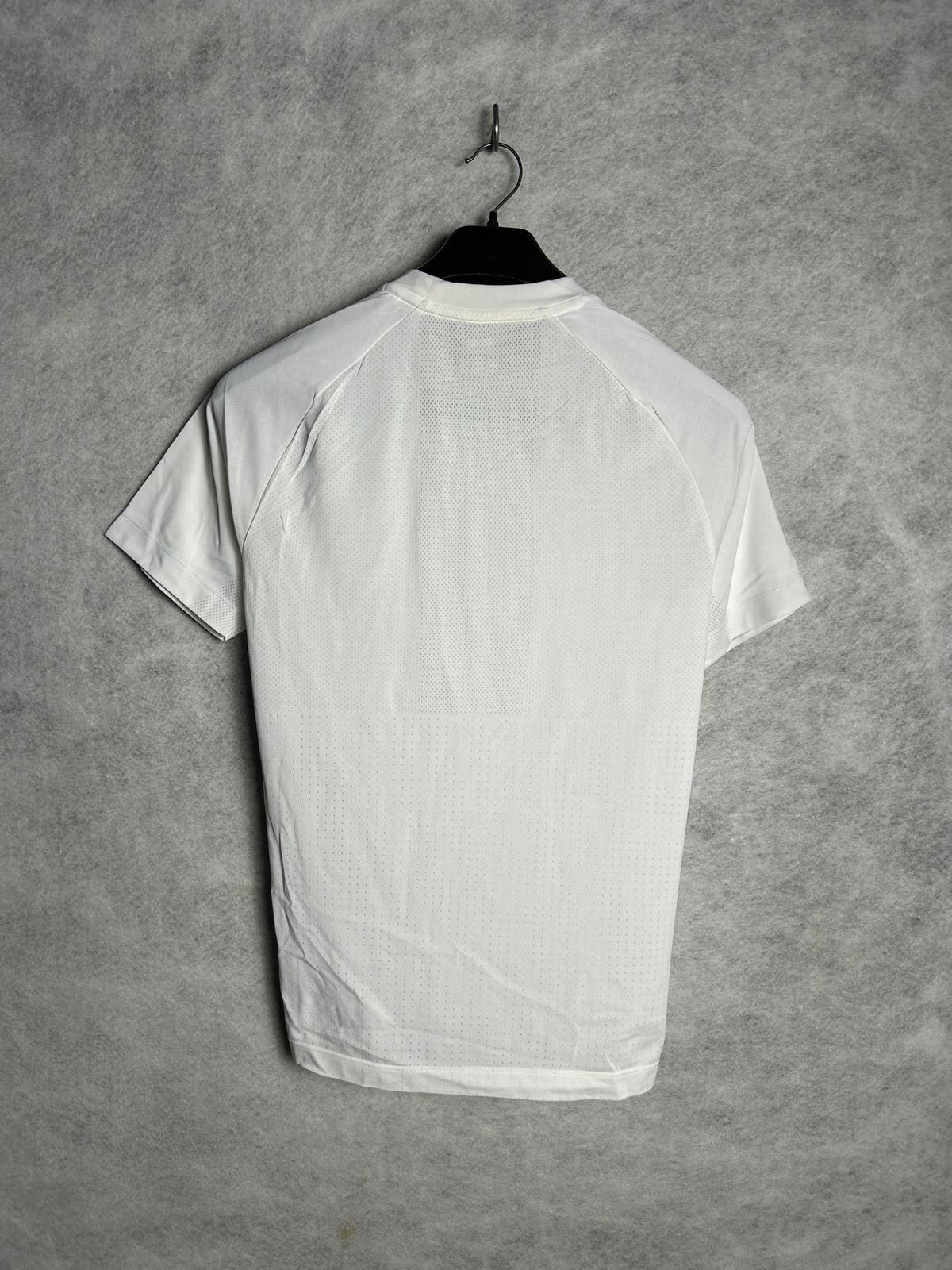 Uniqlo Fit Round Neck - Small