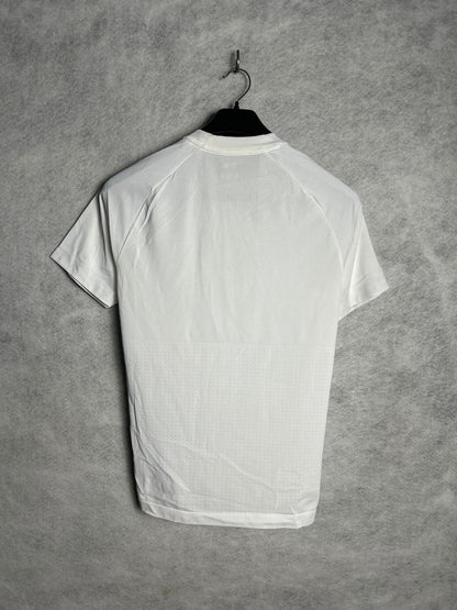 Uniqlo Fit Round Neck - Small
