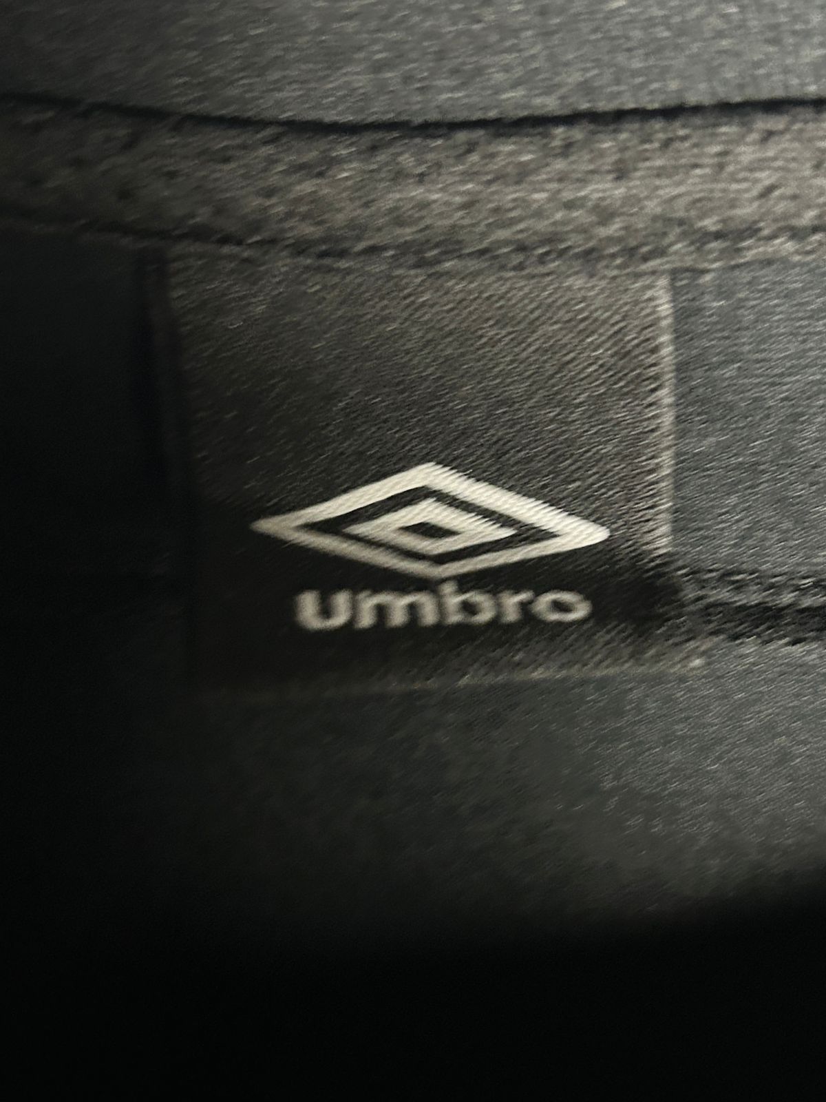 Umbro Black Round Neck - Large