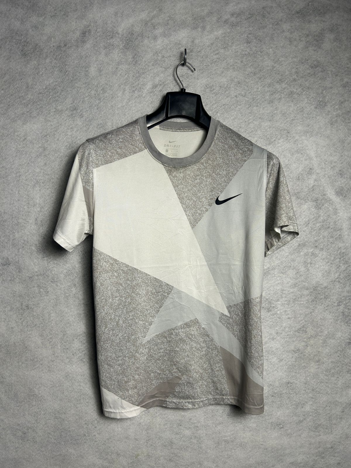 Nike White & Gray Round Tee - Medium