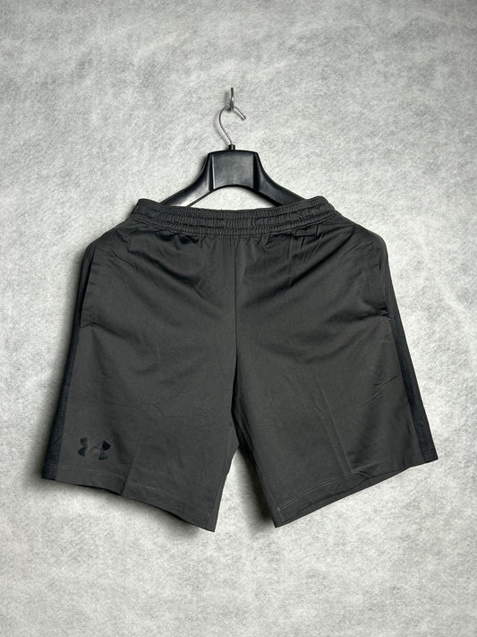 Under Armour Fitted Black Short - Medium