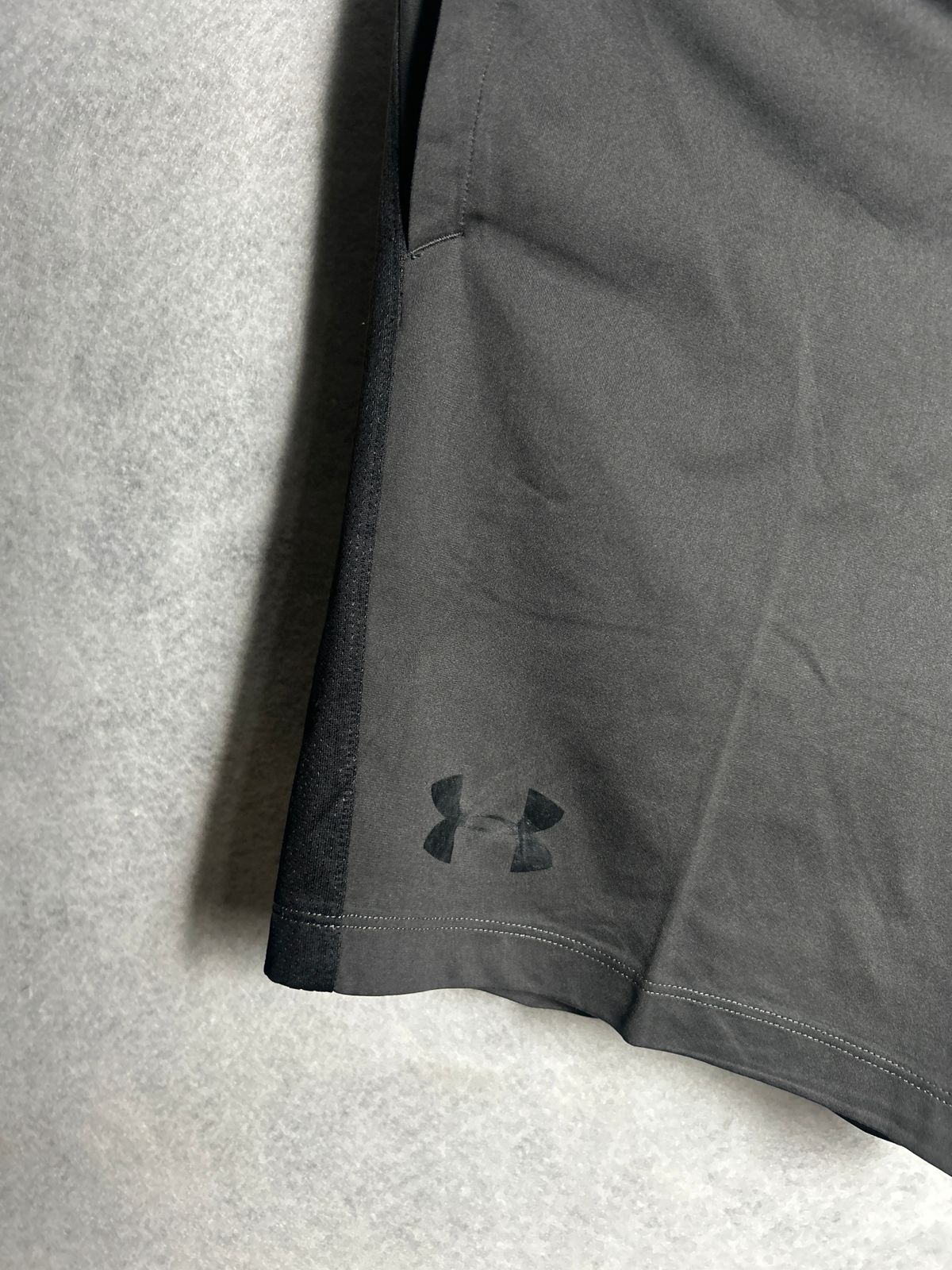 Under Armour Fitted Black Short - Medium