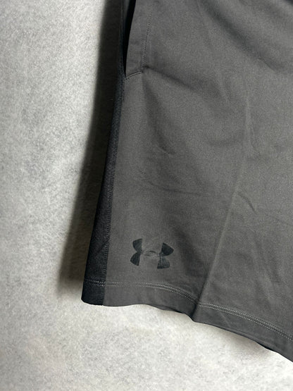 Under Armour Fitted Black Short - Medium