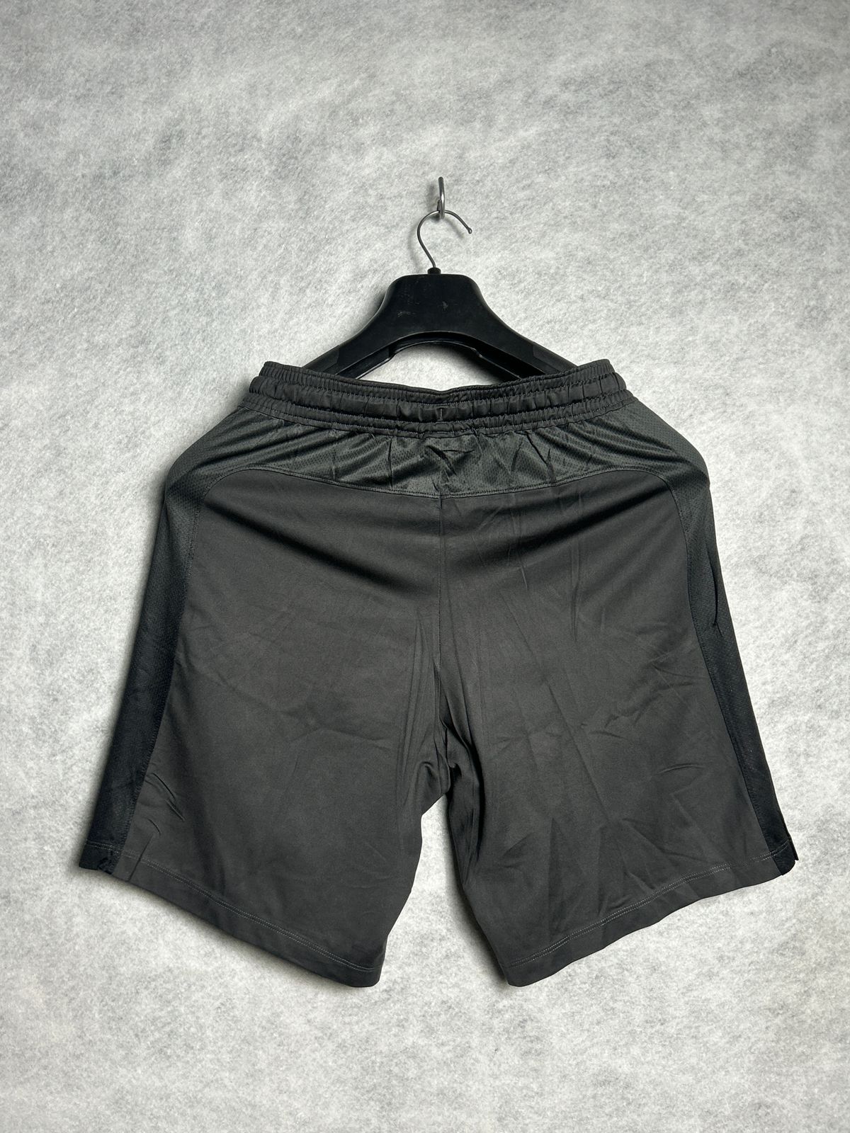 Under Armour Fitted Black Short - Medium