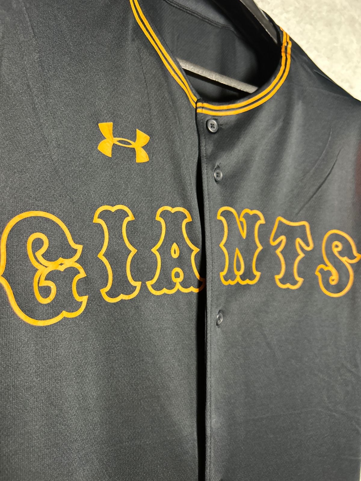 Under Armour Giants Black & Orange Baseball Jersey - Medium