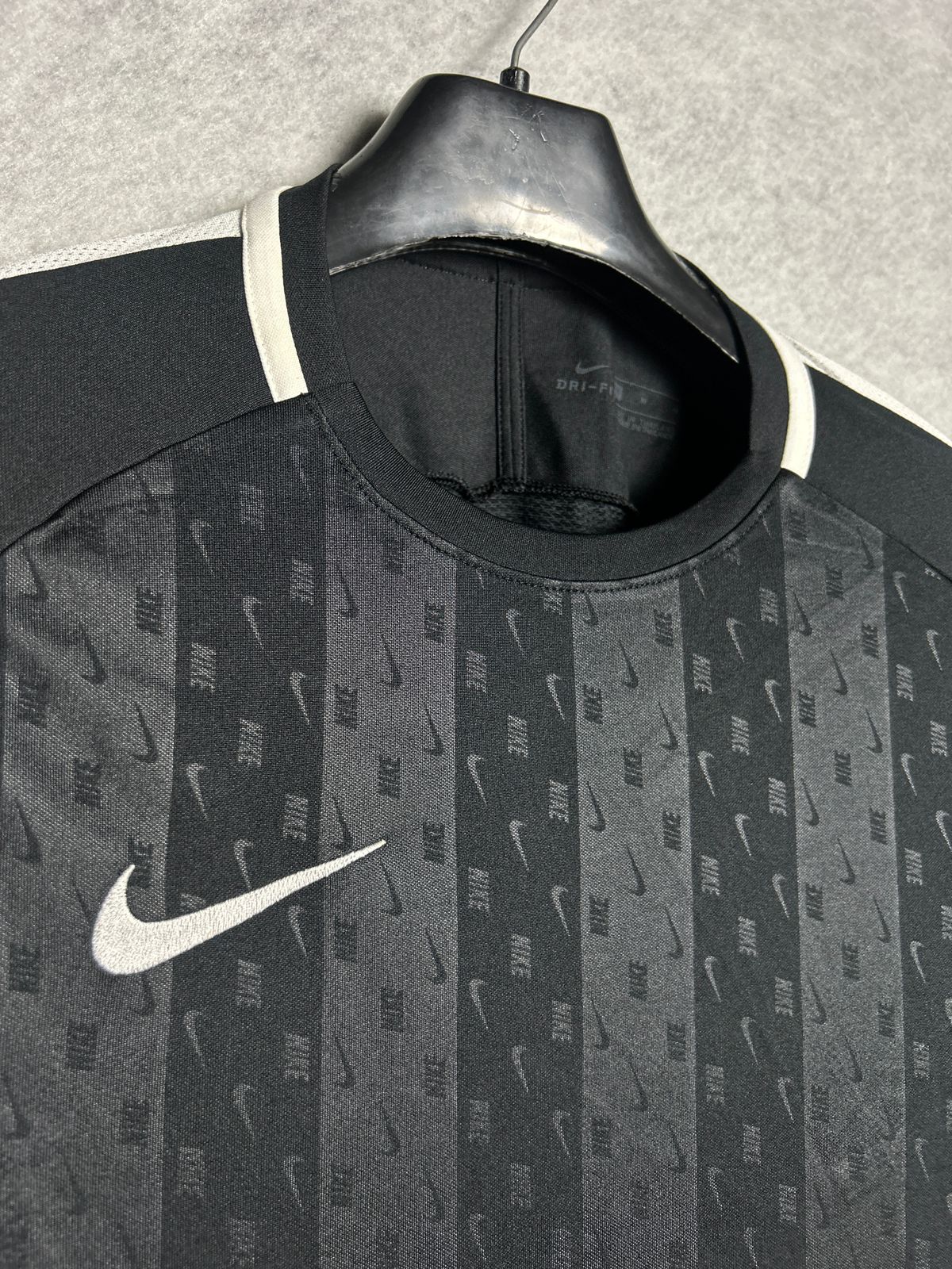 Nike Dri Fit Black Textured Tee - Medium