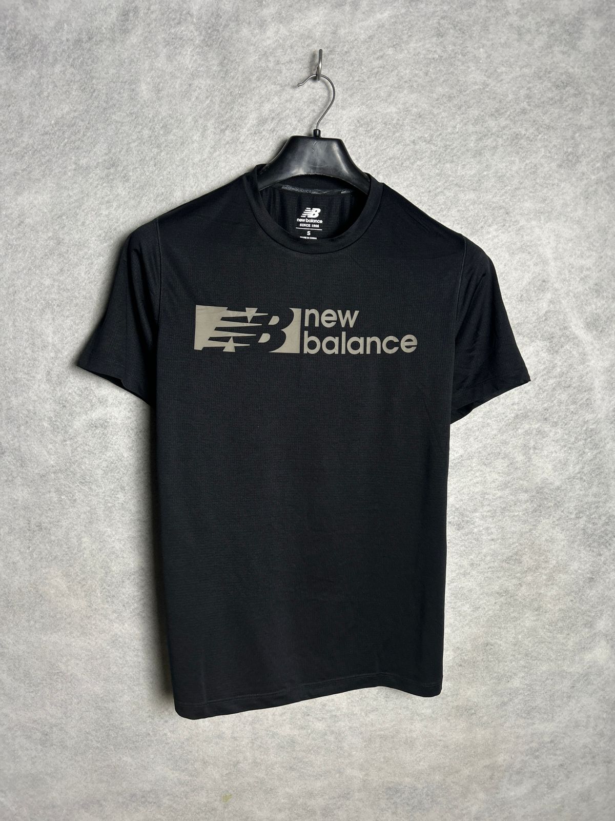 New Balance Black Round Neck - Small