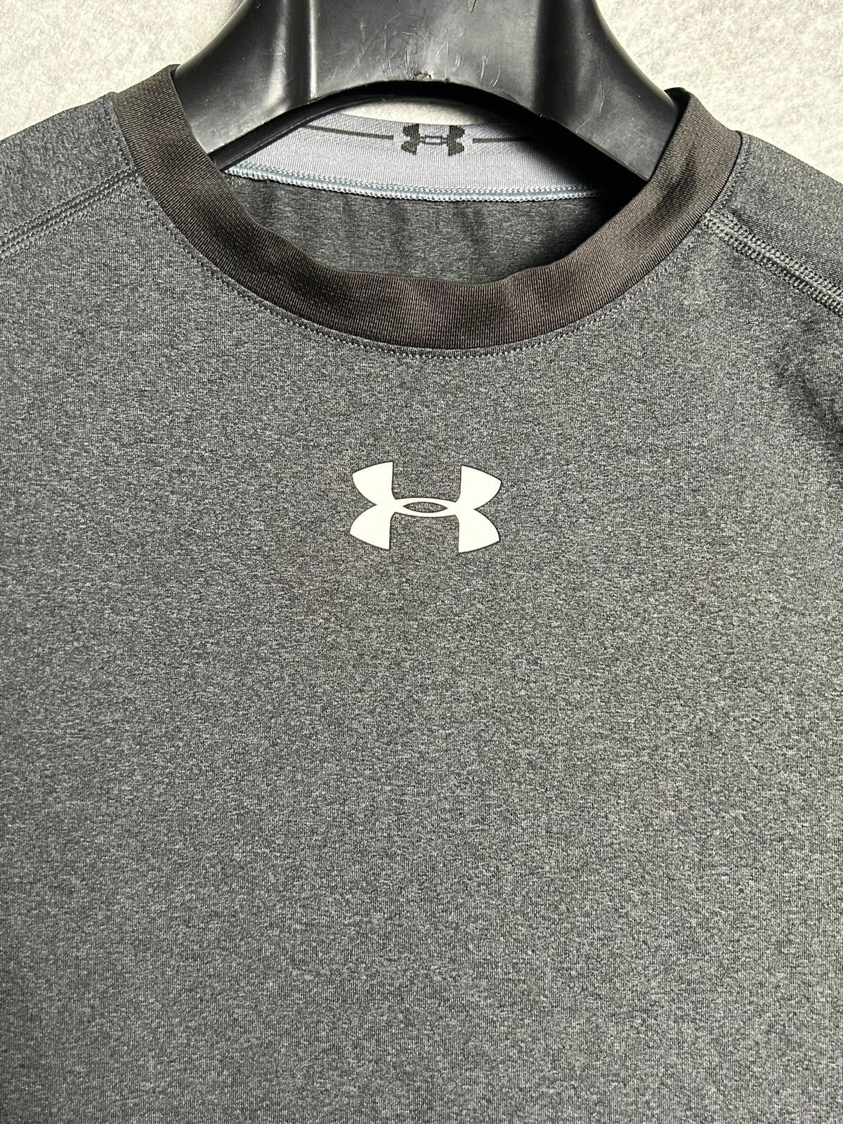 Under Armour Gray Round Neck Heat Gear - XL