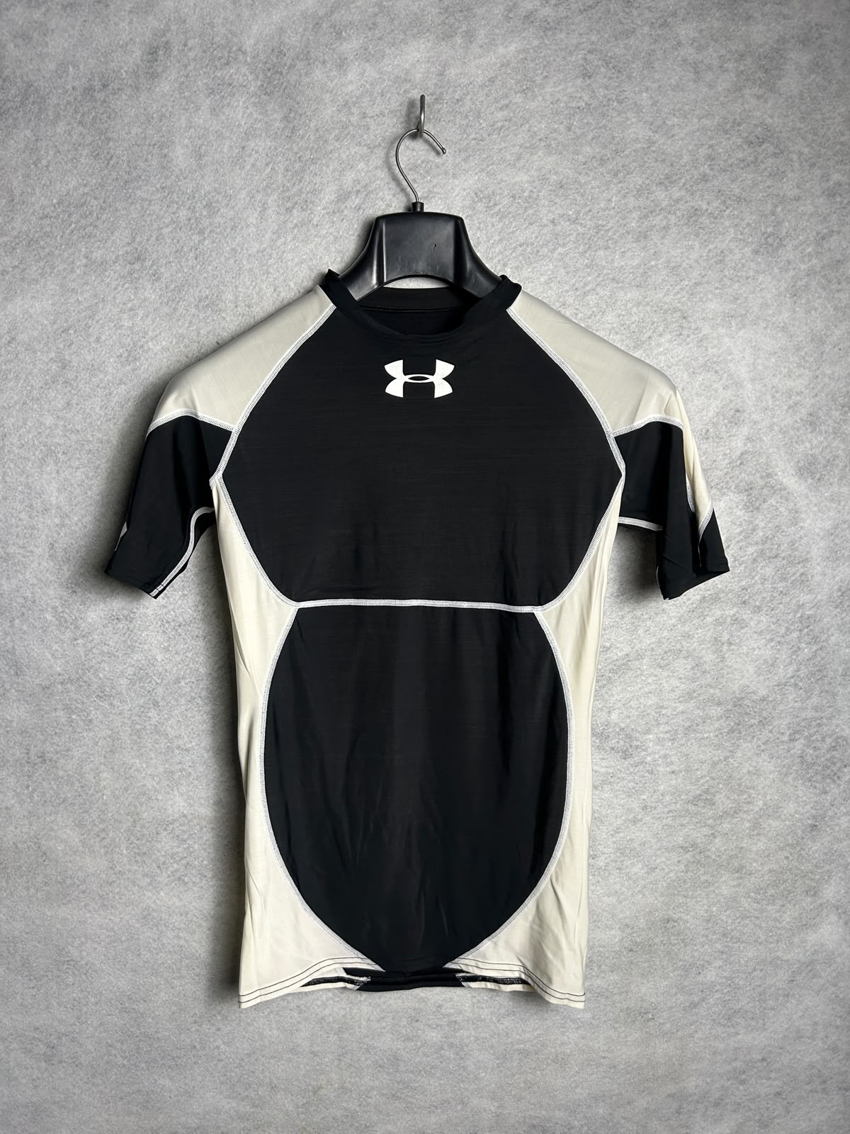 Under Armour Compression Black & Cream Round Neck - XXL