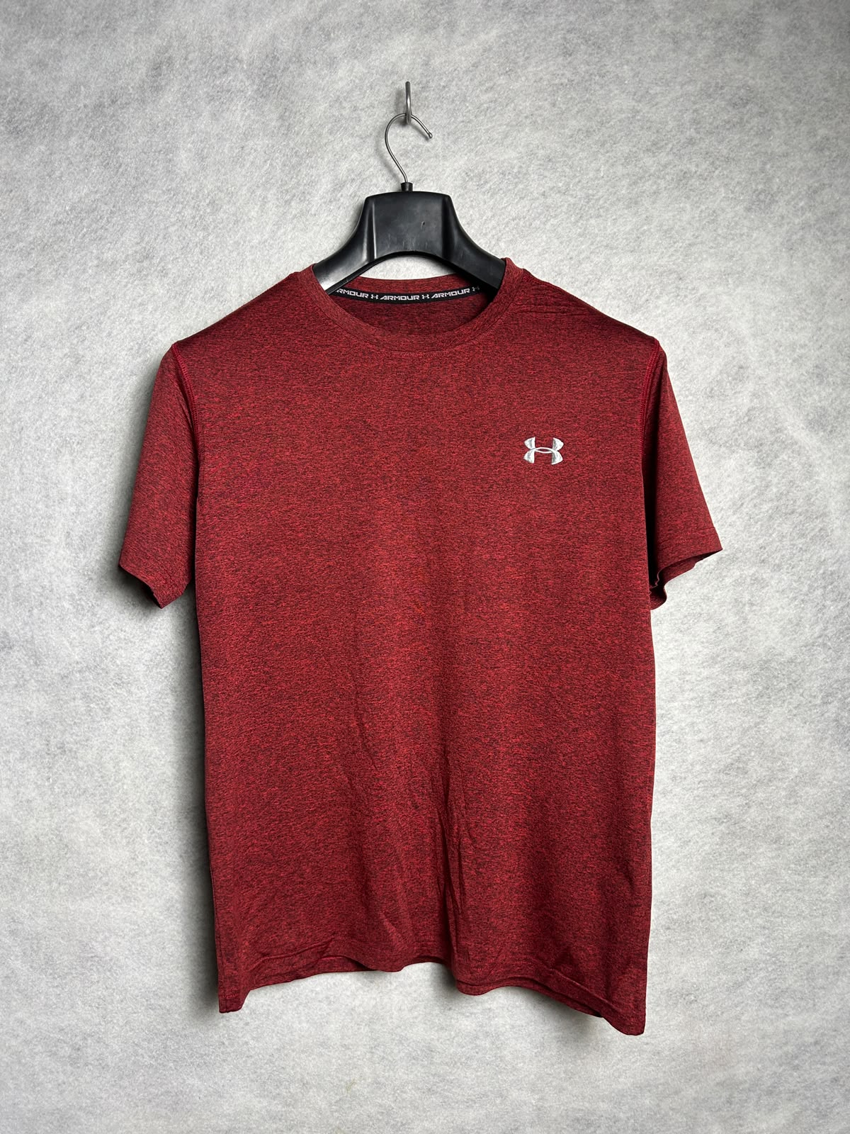 Under Armour Red Round Neck - Large