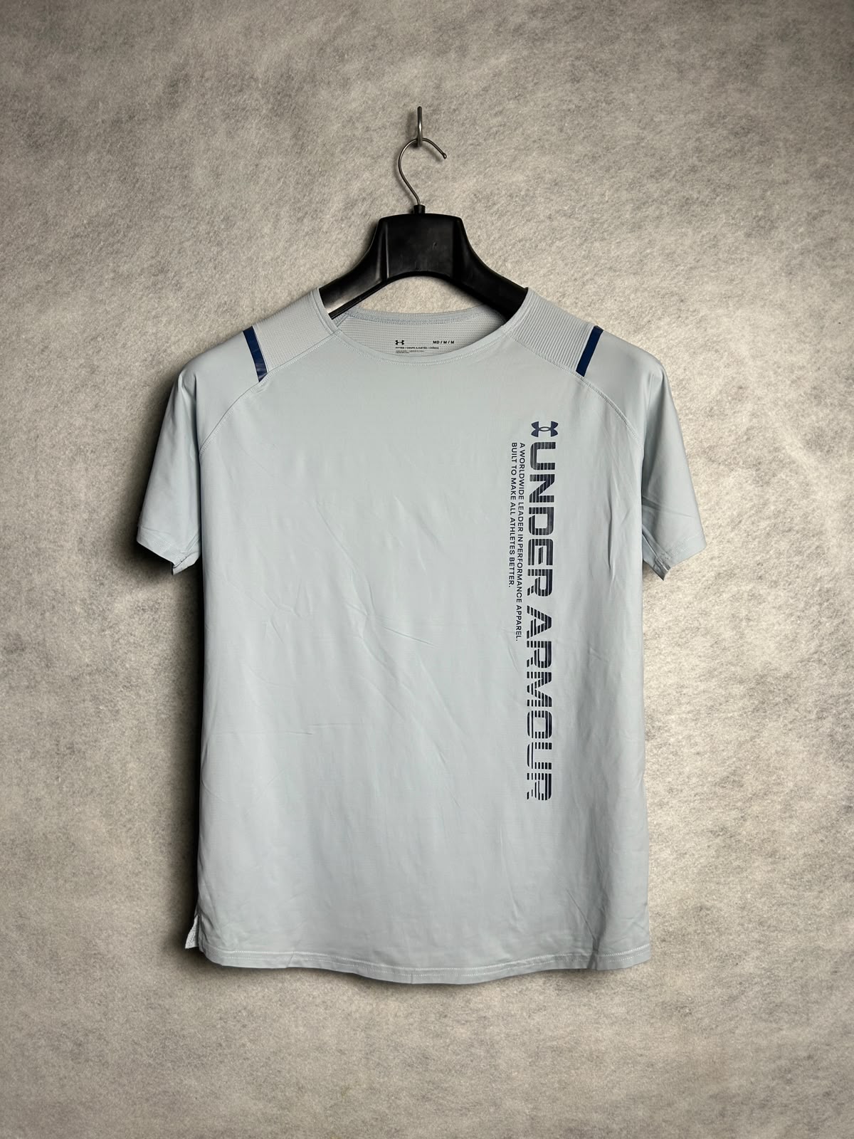 Under Armour Fitted Round Neck Tee - Medium