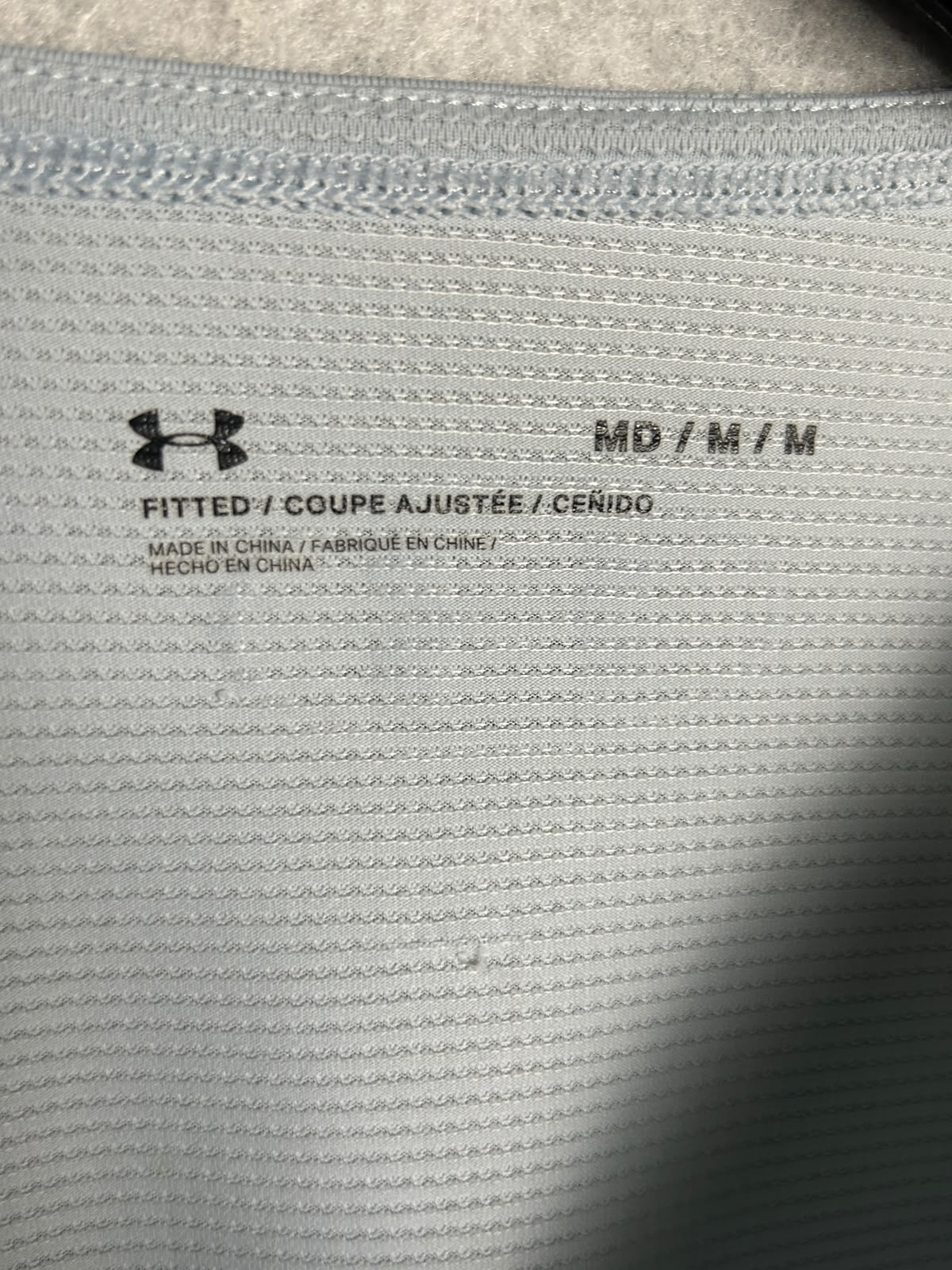 Under Armour Fitted Round Neck Tee - Medium