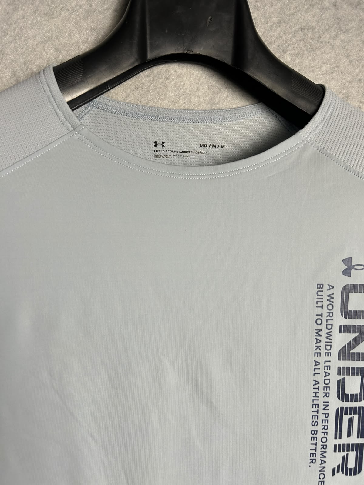 Under Armour Fitted Round Neck Tee - Medium
