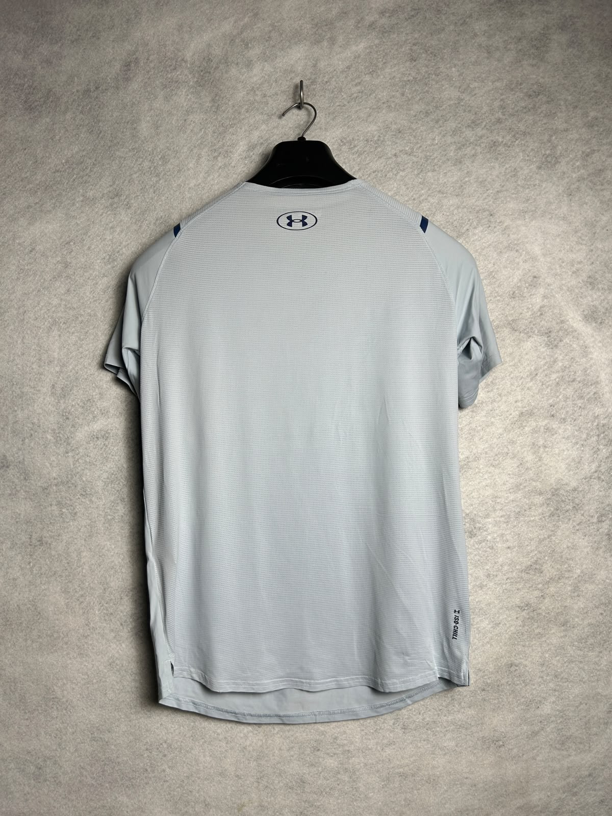 Under Armour Fitted Round Neck Tee - Medium