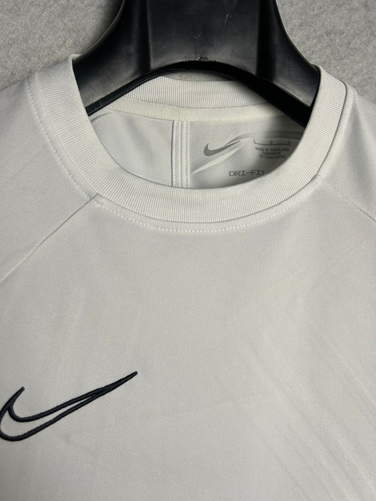 Nike White Dry Fit Round Neck - Large