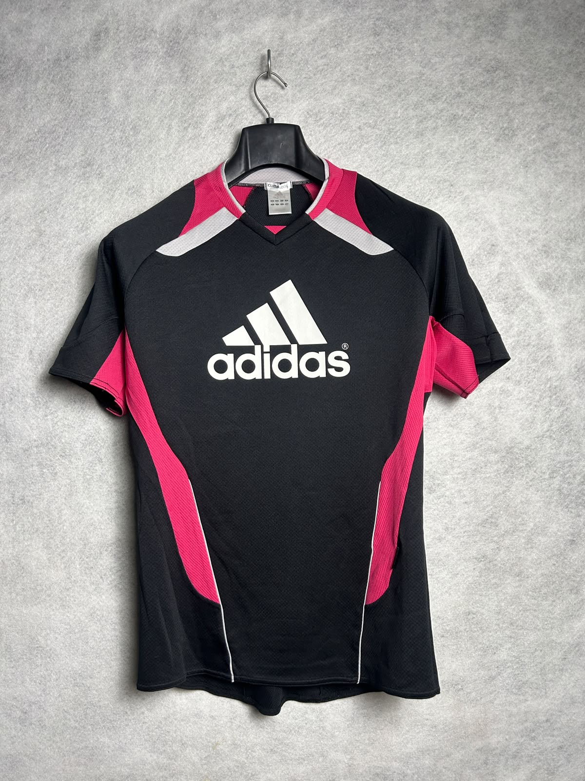 Adidas clima Cool Fitted V Neck Tee - Medium