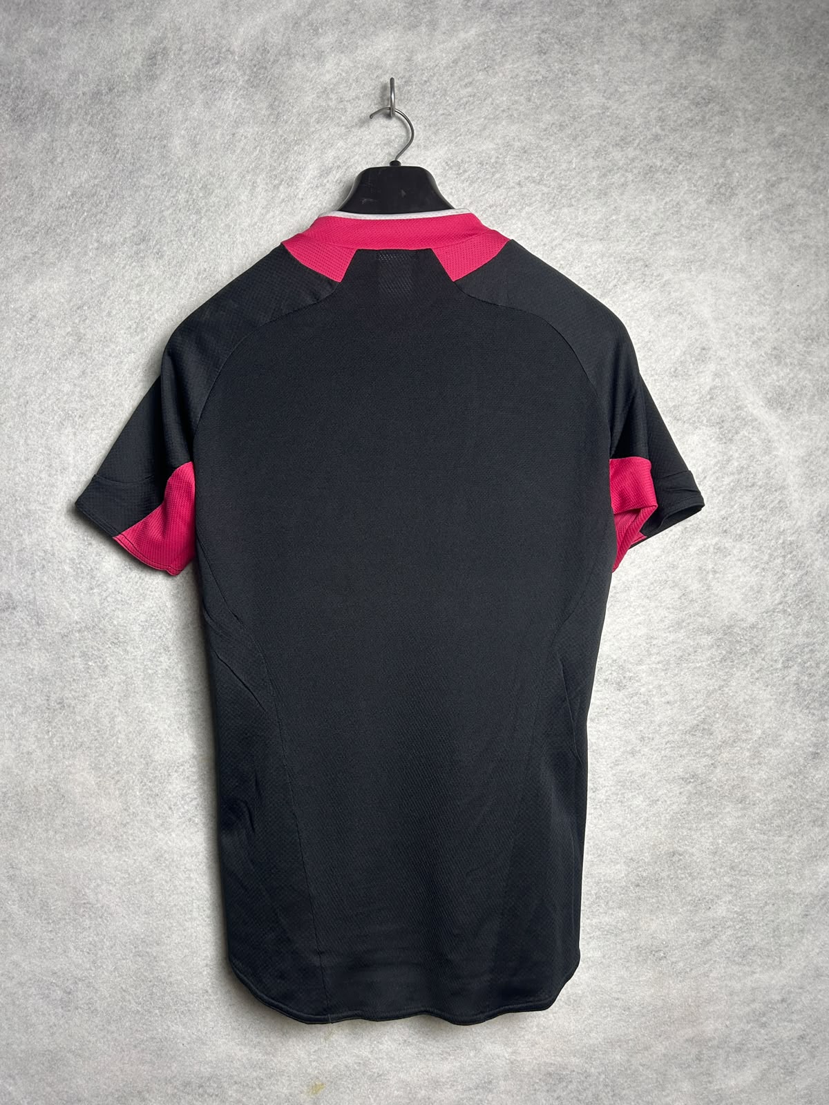 Adidas clima Cool Fitted V Neck Tee - Medium