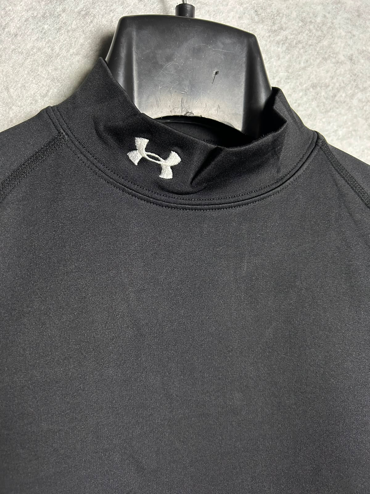 Under Armour Black High Round Neck - Small