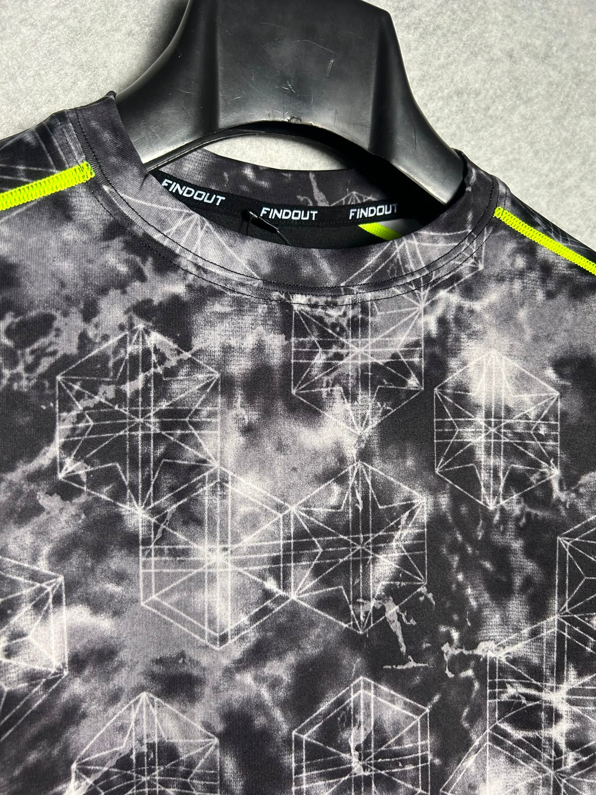 Find Out Round Tee - 3L