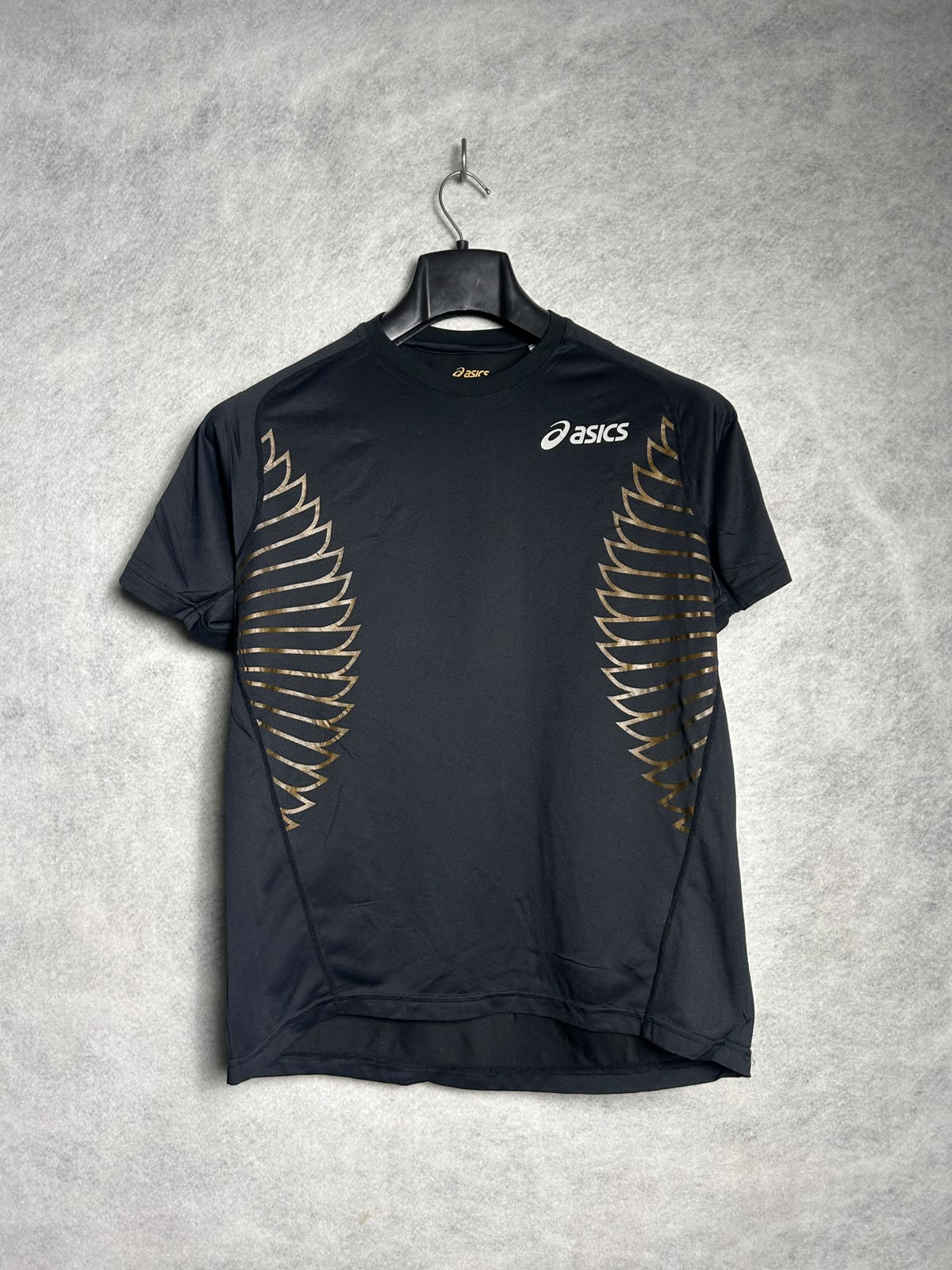 Asics Black & Glod Round Tee- Large