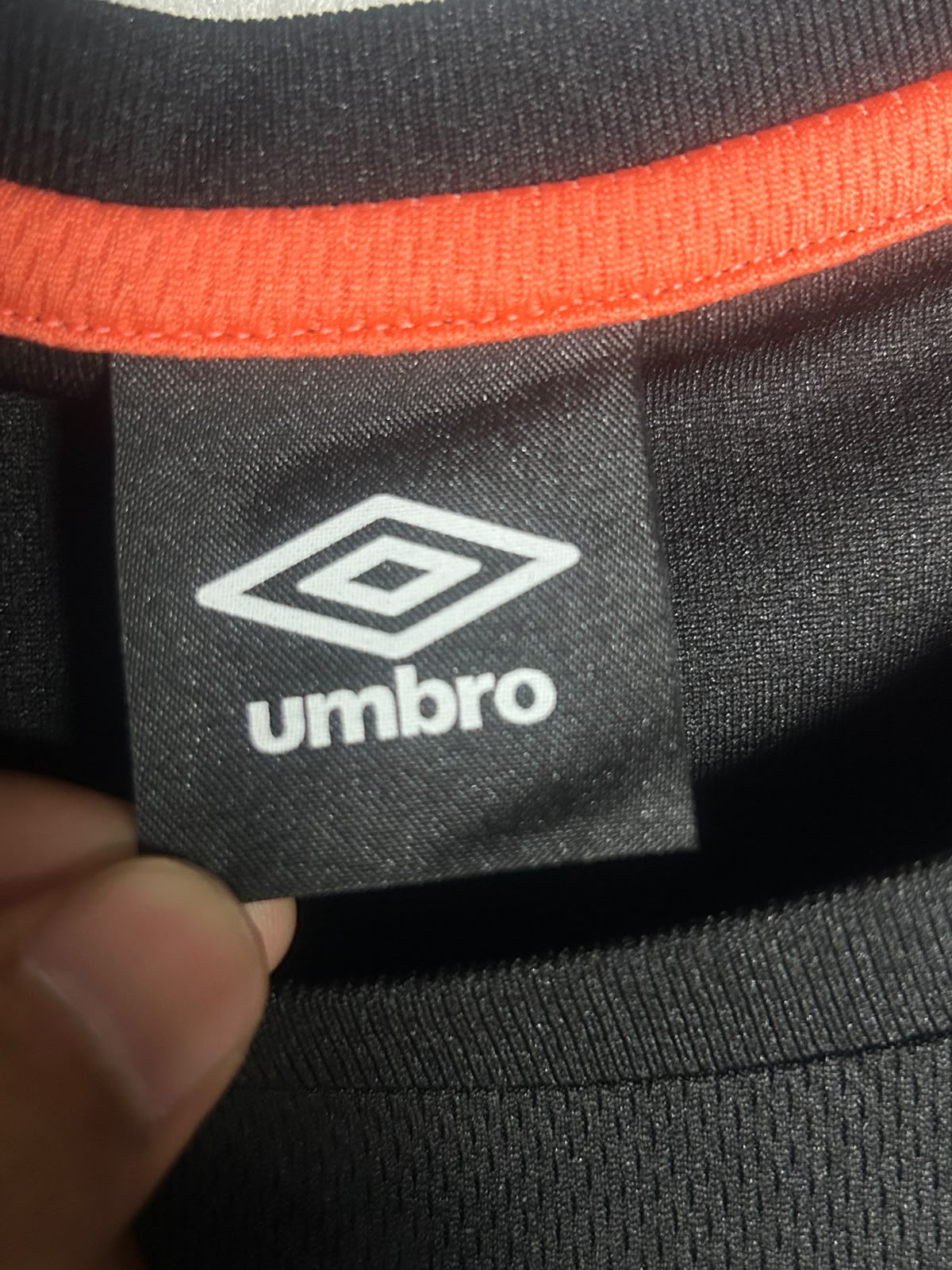 Umbro Black Round Neck - Small