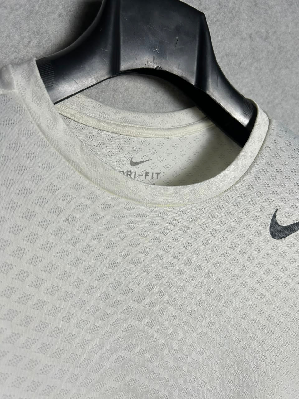 Nike White Round Neck - Medium