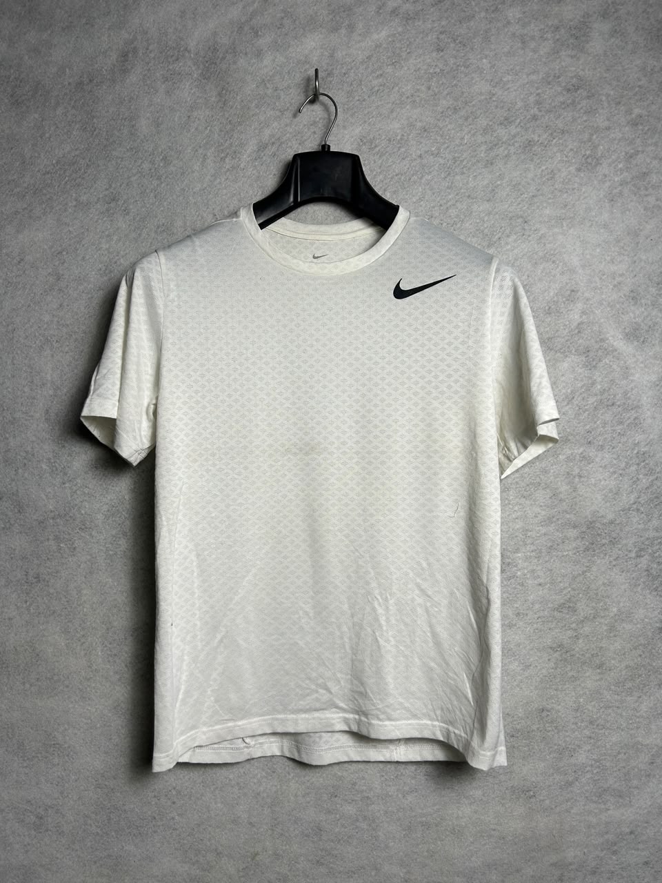 Nike White Round Neck - Medium
