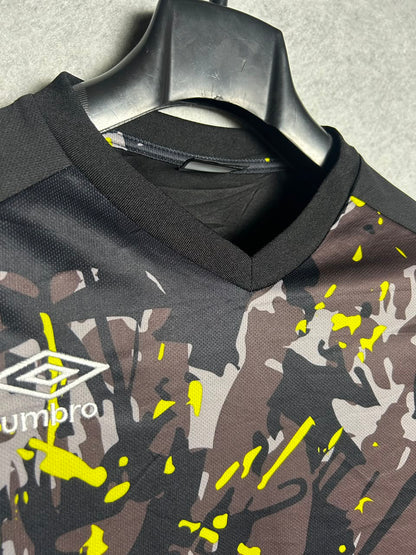 Umbro Black Graphics Tee Round Neck - Large