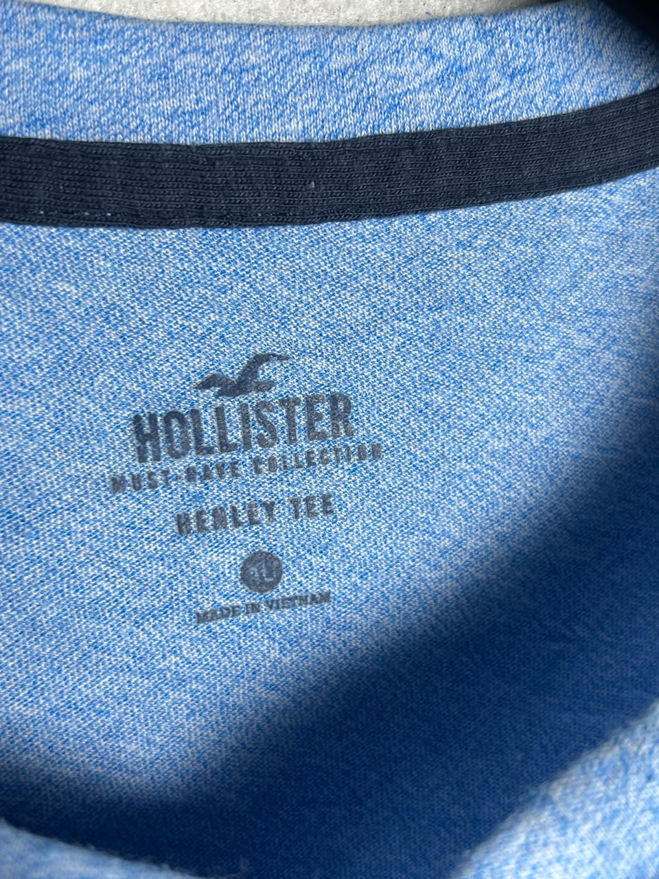 Hollister Henley TEE Round Neck - XL