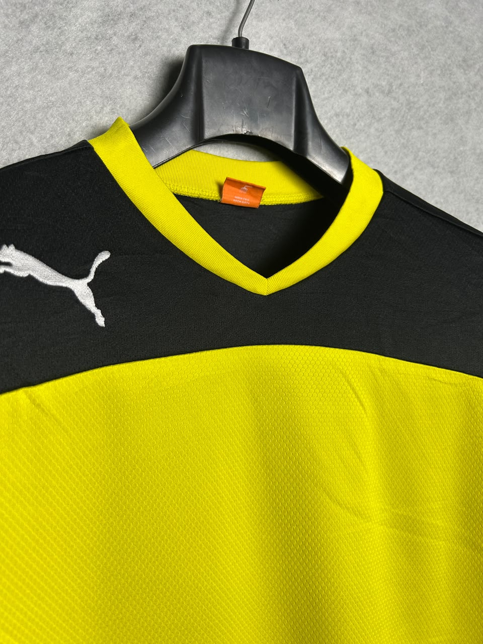 Puma SportLifeStyle Black & Yellow V Neck - Large