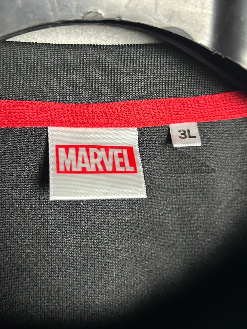 Marvel Black Round Neck - Large