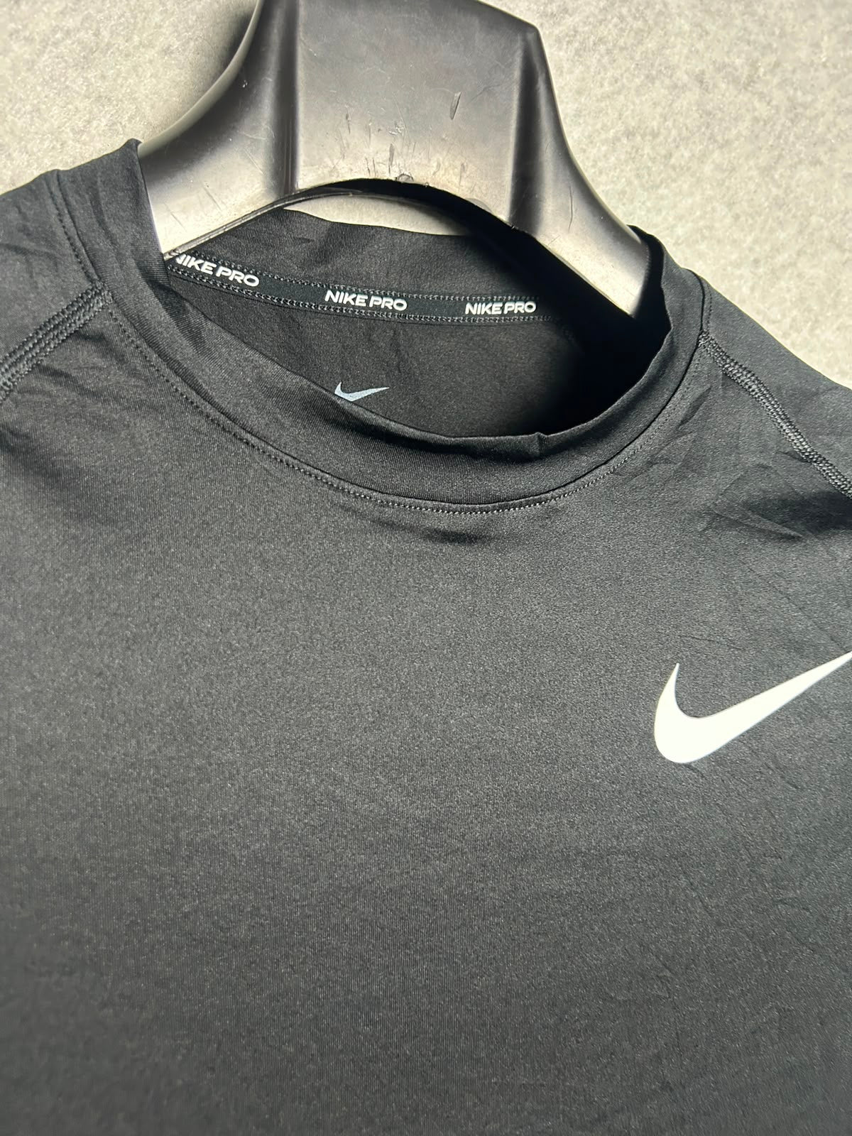 Nike Pro Tight Fit Round Neck - Medium