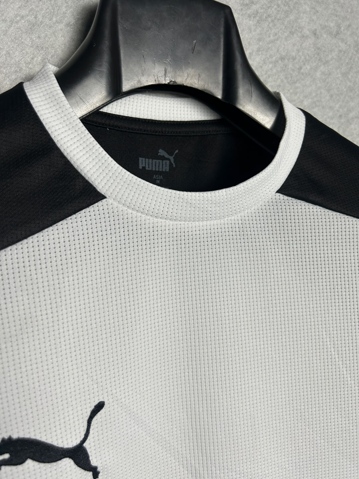 Puma White Round Neck - Medium