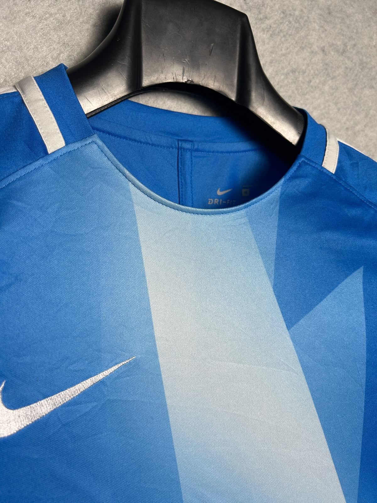 Nike Blue Lighting White Round Neck - Medium