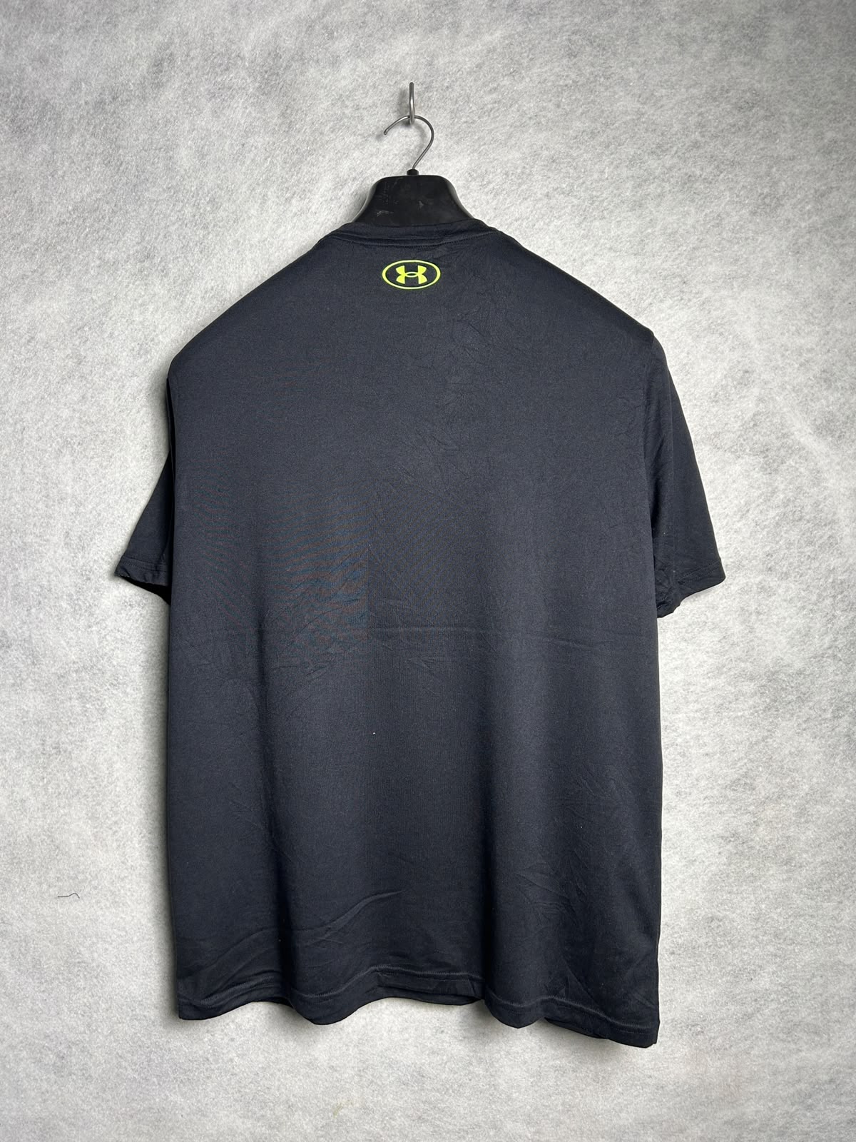 Under Armour Black Round Neck - Large
