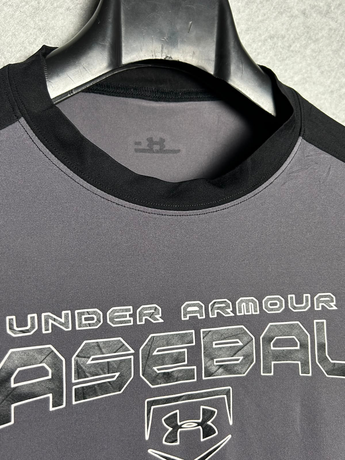 Under Armour Baseball Gray Round Neck - Large