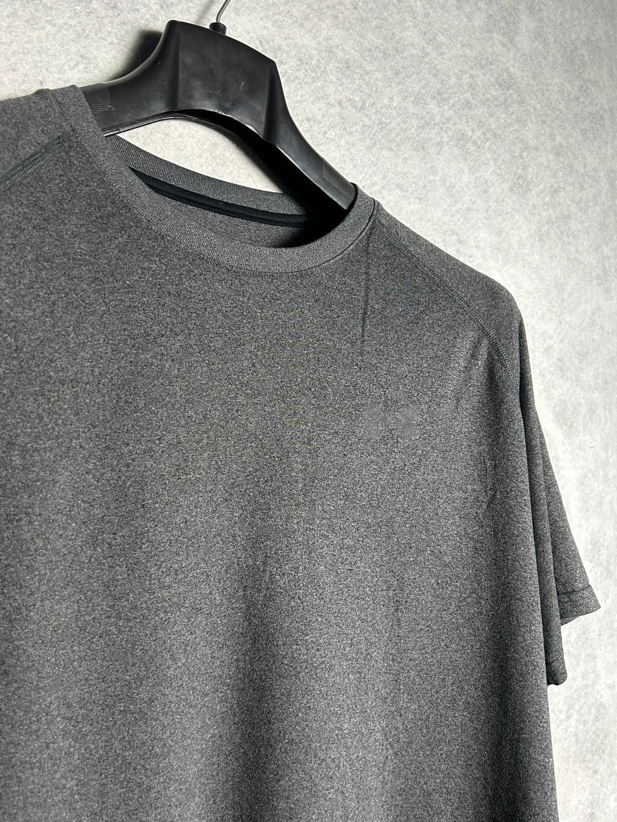 Under Armour Gray Round Neck - Large