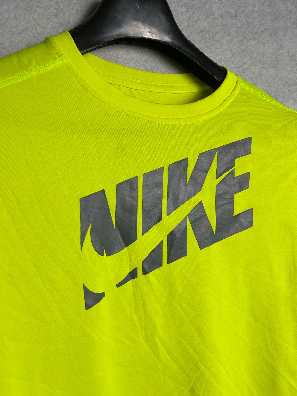 Nike Big Logo Dri Fit Roud Neck - XL