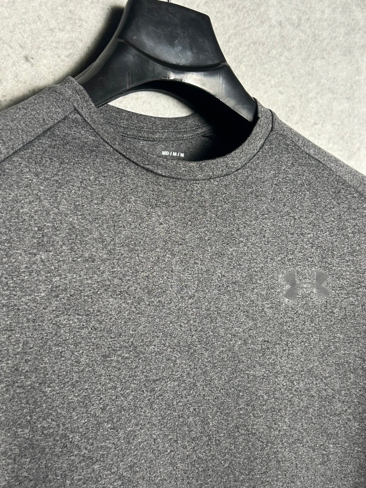 Under Armour Grey Full Sleeves Round Neck - Medium