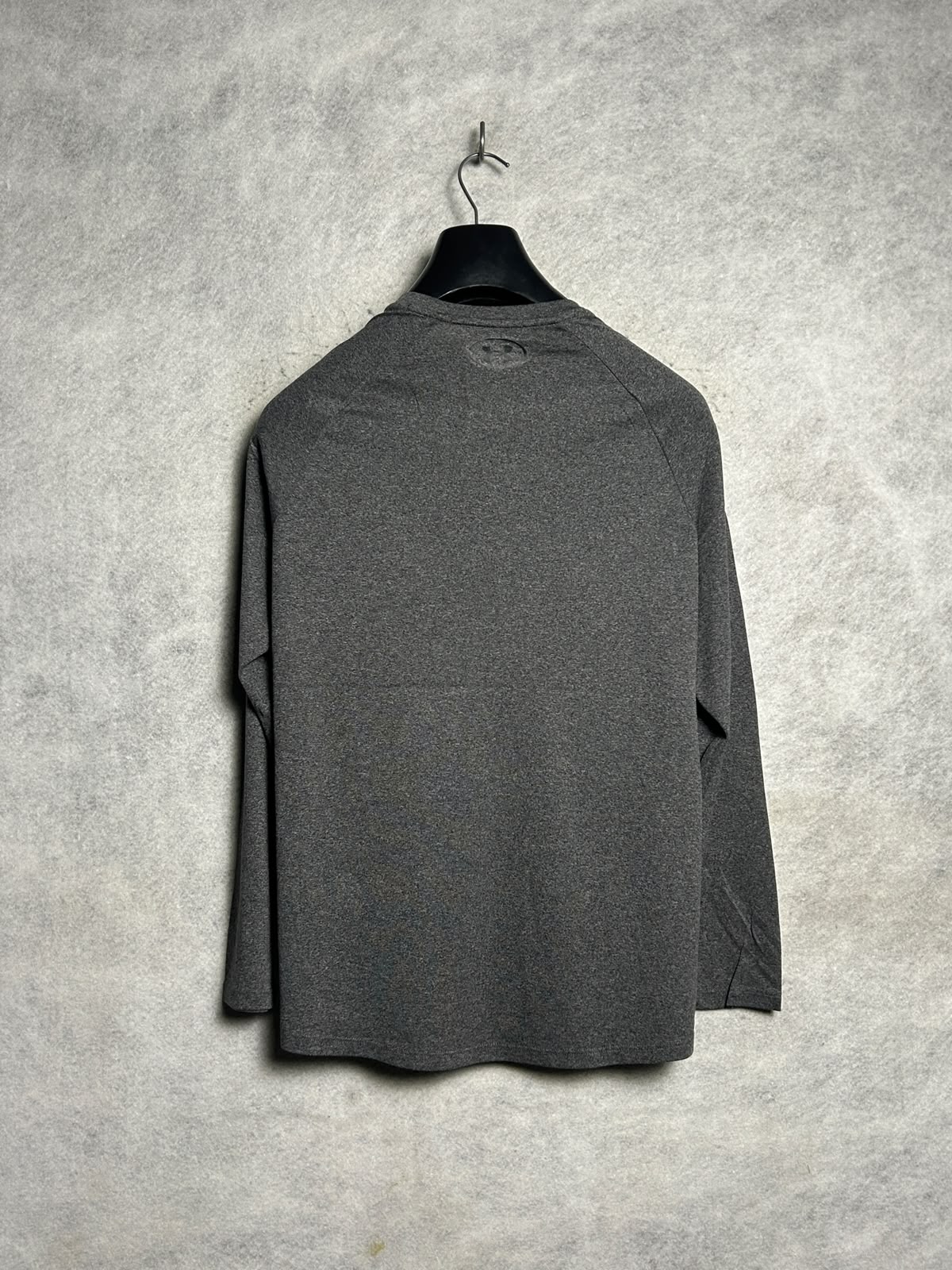 Under Armour Grey Full Sleeves Round Neck - Medium