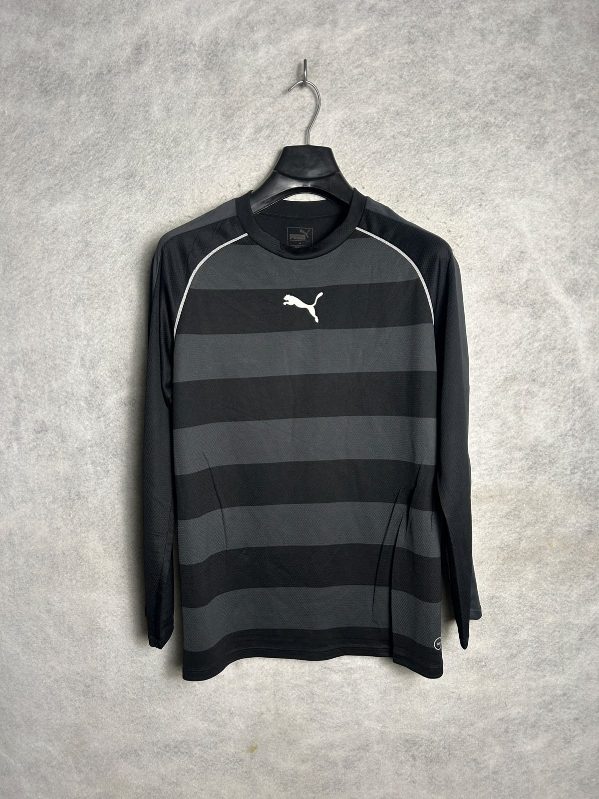 Puma Black Round Neck Full Sleeves - Medium