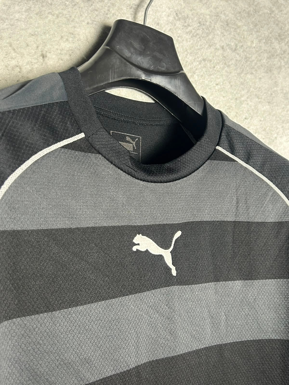 Puma Black Round Neck Full Sleeves - Medium